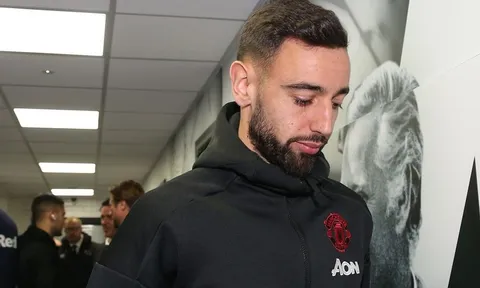 CĐV M.U tức điên: "Solskjaer thật trẻ con! Cậu ấy sẽ kiệt quệ!"