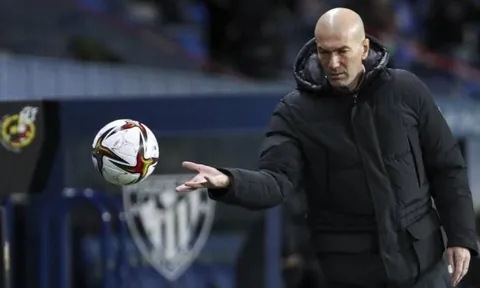 CĐV Real đồng lòng làm 1 điều, Zidane hoang mang tột độ