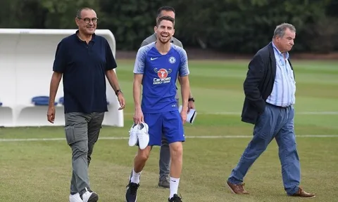 Chấm dứt! Sarri tự tay kết liễu 'giấc mơ Juventus' của trò cưng