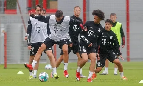 "Chân sút số 1 World Cup" xuất hiện, Bayern miệt mài tập luyện trước trận Chelsea