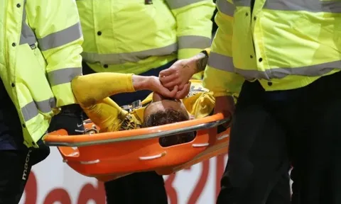 Chấn thương rợn người của sao Arsenal tại FA Cup
