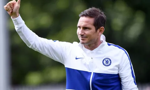Chelsea hạ lệnh, Lampard tự do chốt tương lai 'tia hi vọng hàng công'