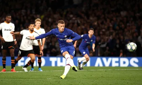 Jorginho và Abraham nói gì với Barkley trước quả penalty hỏng ăn?