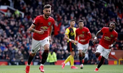 Chỉ 1 hình ảnh gây choáng, Fernandes đủ khiến Pogba hổ thẹn
