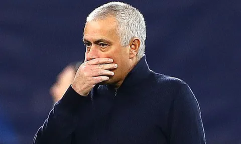 Bất chấp dạy dỗ 'bom xịt kỷ lục', Mourinho lập tức bị Tottenham chỉnh đốn