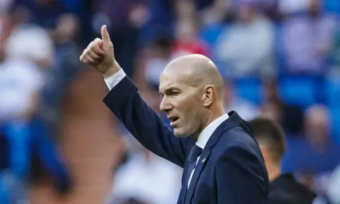 Chỉ cần Zidane "gật đầu", "siêu tiền vệ" Real sẽ lên đường đến M.U?