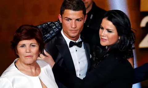 Chị gái Ronaldo bóng gió Juventus 'vô hại', để em trai mình làm hết