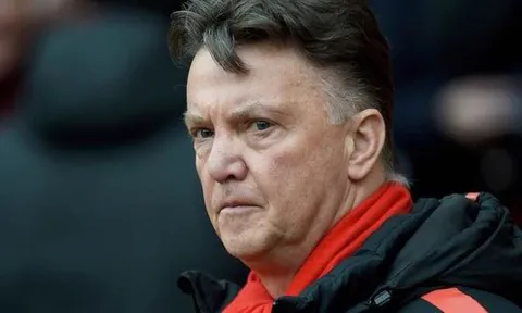 Chỉ trích CLB, Van Gaal bị huyền thoại M.U phản pháo gay gắt