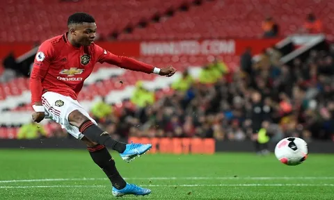 Chia tay Man United, tiền vệ 19 tuổi thẳng tiến đến Tây Ban Nha