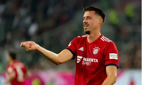 Chính sách chuyển nhượng bị chỉ trích, người cũ của Bayern đứng ra phản pháo