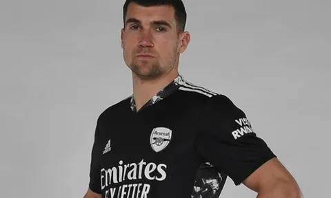 CHÍNH THỨC! Arsenal bất ngờ công bố tân binh đầu tiên