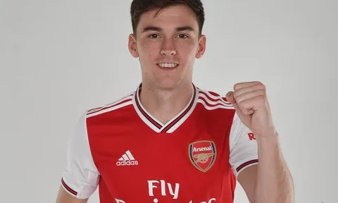 CHÍNH THỨC: Arsenal công bố tân binh thứ 5 - 'tia chớp Scotland'