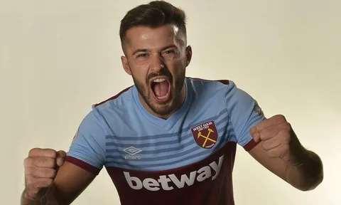 CHÍNH THỨC: 'Búa tạ' công bố hợp đồng thứ 6 - 'sát thủ' Thụy Sĩ
