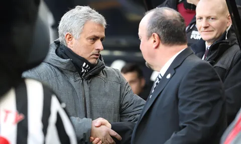 CHÍNH THỨC! CLB Premier League chia tay HLV, Jose Mourinho sắp tái xuất