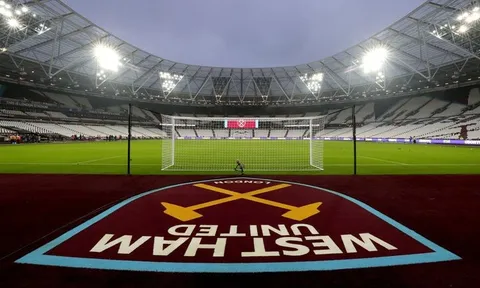 CHÍNH THỨC! CLB Premier League thành "ổ dịch", một lúc 8 cầu thủ dính corona