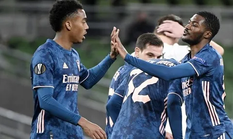 CHÍNH THỨC! 'Đại thanh trừng' tiếp diễn, 3 sao Arsenal ra đi giờ chót