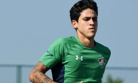 CHÍNH THỨC: Fiorentina chiêu mộ Pedro thay con trai HLV Simeone