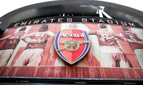 CHÍNH THỨC! HLV Arteta dính COVID-19, toàn đội Arsenal phải cách ly