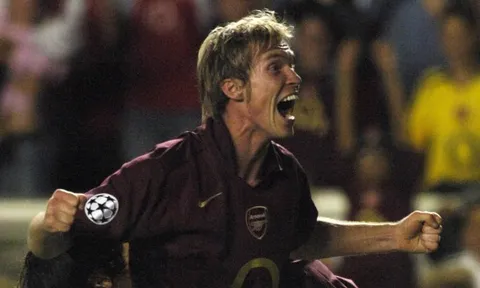 CHÍNH THỨC! Huyền thoại Arsenal và Barcelona tuyên bố giải nghệ