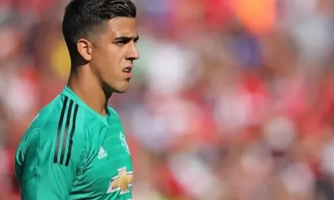 CHÍNH THỨC! Man United đẩy đi 'kẻ dư thừa' lần thứ 6