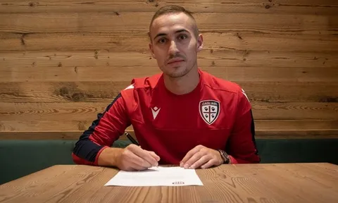CHÍNH THỨC: Napoli tiễn “người thừa” sang Cagliari