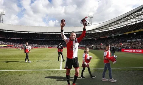 CHÍNH THỨC: Rời bỏ sân cỏ, Van Persie tái ngộ Ferdinand ở vai trò mới