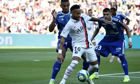 CHÍNH THỨC: Virus Corona ập đến, Ligue 1 hoãn trận Strasbourg và PSG