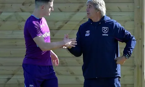 CHOÁNG! "Matic phiên bản 90 triệu" cả gan đe dọa Man Utd