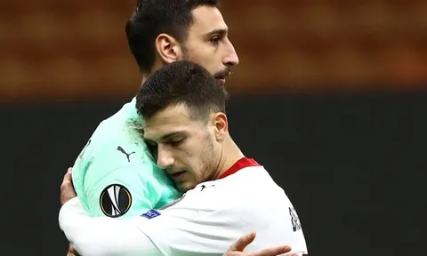 CHOÁNG! "Người thừa" Man Utd tấu hài, AC Milan suýt đối mặt với bi kịch