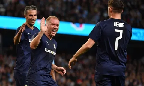 CHOÁNG! Paul Scholes tung đường chuyền ảo diệu tại Etihad khiến Ferdinand cạn lời