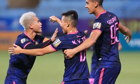 Chủ tịch đích thân ra trận, Sài Gòn nghiền nát Đà Nẵng, lên đỉnh bảng V-League