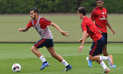 Chưa đá phút nào, tân binh Arsenal đã định sẵn tương lai