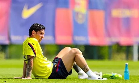 Chưa đá trở lại, Messi đã dính chấn thương