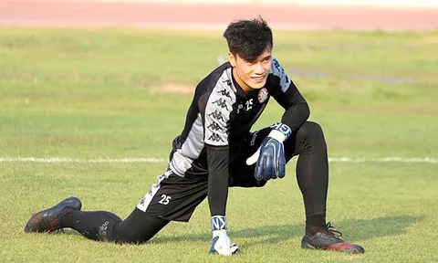 "Chưa thể nói Bùi Tiến Dũng là thủ môn có đẳng cấp"