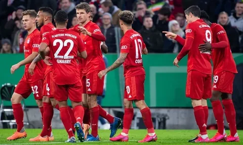 Chứng kiến thiết kế thảm họa, NHM Bayern phẫn nộ: "Nó y hệt áo hàng nhái Trung Quốc"