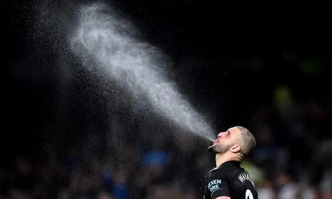 Chứng nào tật nấy, 'kẻ ngốc' Man City lại sắp sửa bị cảnh sát hỏi thăm