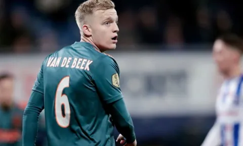 Chuyển nhượng 15/01: Chốt vụ Van de Beek, M.U đẩy đi 6 cái tên; HĐ Ozil coi như hoàn tất