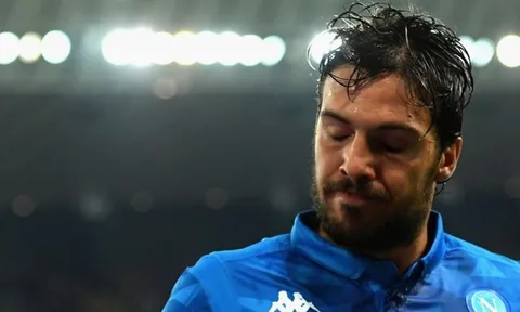 Có “bom tấn” 42 triệu euro, Napoli vẫn gây khó khăn cho “người thừa”
