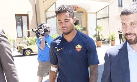 Con trai huyền thoại Kluivert cười tươi trong ngày trở lại AS Roma