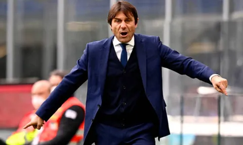 Conte nổi điên chửi mắng "đồ tể" Vidal ngoài đường pitch