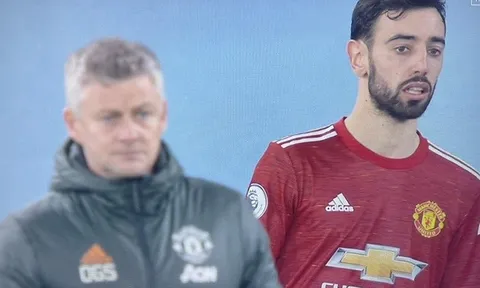 'Cosplay' Ronaldo, Bruno Fernandes xứng danh thủ lĩnh Man Utd