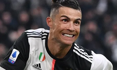 Phải thi đấu không khán giả, Ronaldo hành động khó tin gây choáng