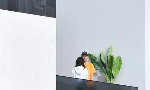 Cristiano Ronaldo lộ diện khi đang tự cách ly