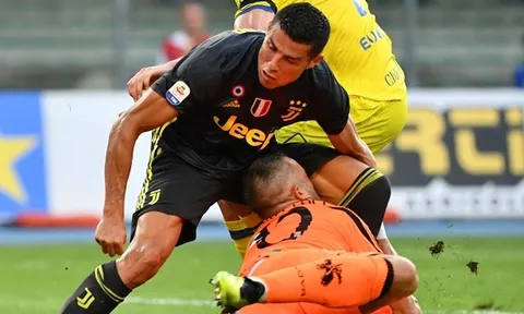“Ronaldo? Không, tôi đã trao đổi áo với Dybala”