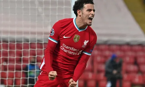 Curtis Jones: Tài năng trẻ chuyển mình trở thành trụ cột của Liverpool