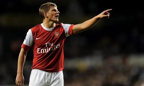 Cựu sao Arsenal: "Hãy đọc sách, làm bài tập, đừng lười biếng"