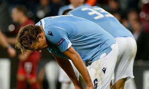Cựu sao Liverpool hóa "tội đồ", Lazio thua ngược ở Romania