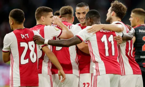 Cựu sao Man Utd đá vị trí lạ, Ajax hủy diệt đối thủ trên sân nhà