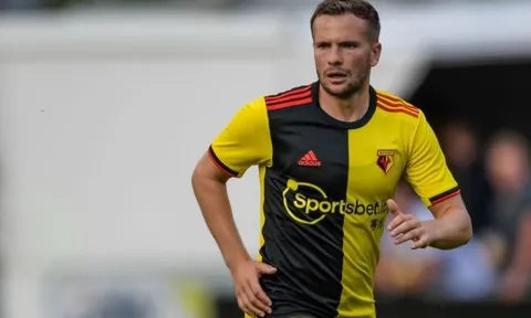 Cựu sao Man Utd nói điều gây sốc về pha "tấu hài" của Arsenal