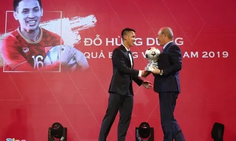 Vì sao Hùng Dũng thắng Quang Hải ở giải Quả bóng Vàng?
